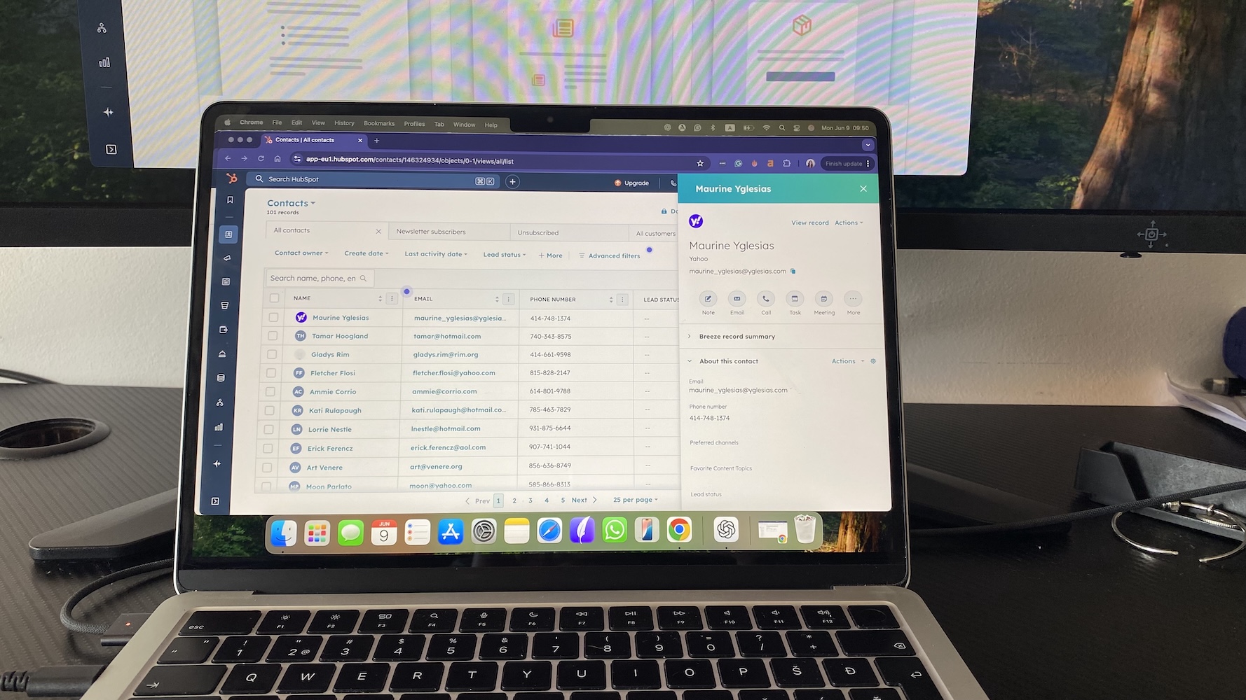 HubSpot contact management interface with contact list and detailed contact view